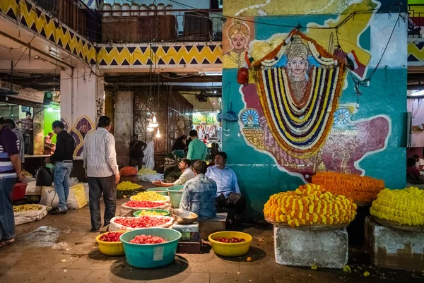 Bangalore Karnataka Indie Styczeń 2019 Sprzedawcy Kwiatów Tętniącym Życiem Zatłoczonym — Zdjęcie stockowe