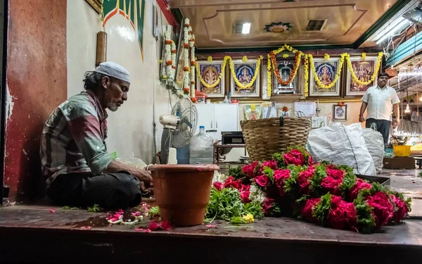 Bangalore Karnataka India Enero 2019 Vendedores Flores Bullicioso Concurrido Mercado — Foto de Stock