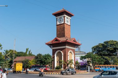 Mangalore, Hindistan - 19 Ocak 2023: Mangaluru kentindeki tarihi saat kulesi.