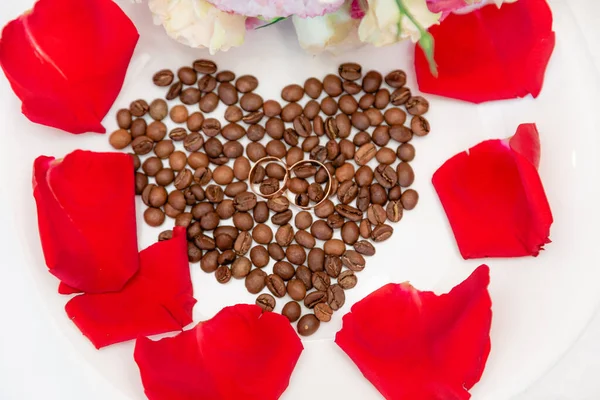 Heart Coffee Beans Rose Petals — Stock Photo, Image