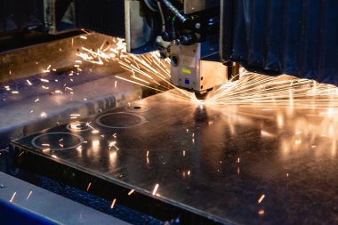 Metal levhanın endüstriyel lazer kesimi süreci