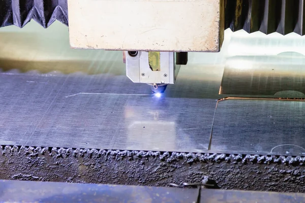 Process of industrial laser cutting of sheet metal