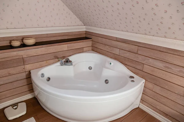露天風呂のインテリアジャグジー — ストック写真