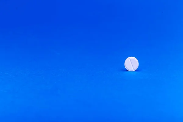 Озил Синем Фоне — стоковое фото