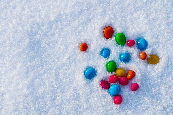 Bonbons Multicolores Traînée Dans Neige Des Bonbons Dans Neige Saint — Photo