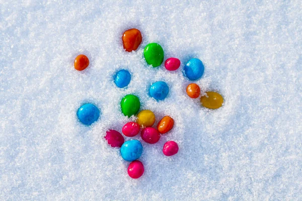 Bonbons Multicolores Traînée Dans Neige Des Bonbons Dans Neige Saint — Photo