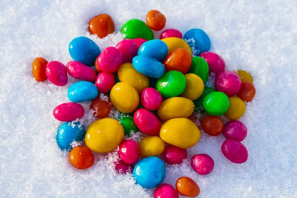 Bonbons Multicolores Traînée Dans Neige Des Bonbons Dans Neige Saint — Photo