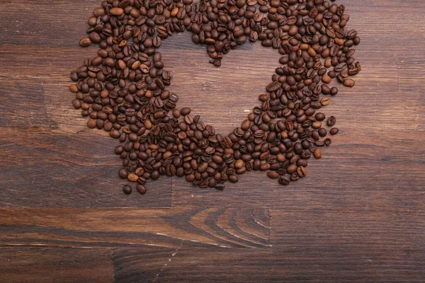 Forma Coração Feito Grãos Café Superfície Madeira — Fotografia de Stock