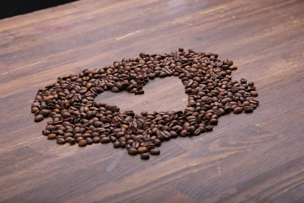 Forma Coração Feito Grãos Café Superfície Madeira — Fotografia de Stock