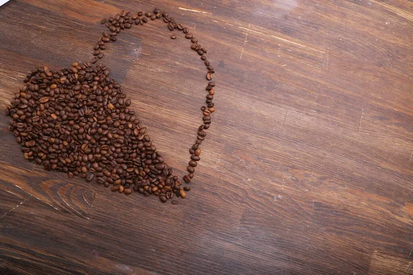 Forma Coração Feito Grãos Café Superfície Madeira — Fotografia de Stock