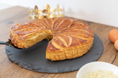 Aydınlanma sırasında Galette des Rois