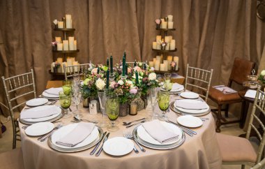 Gelin tablo dekore edilmiştir.