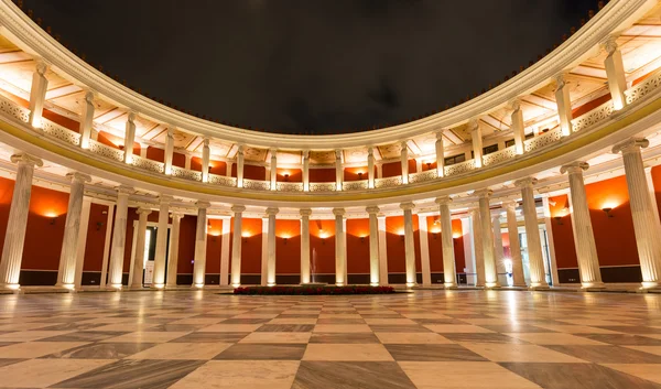 Zappeion megaro iç bahçesinde gece, Atina