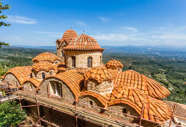 Chiesa bizantina nella città medievale di Mystras — Foto Stock