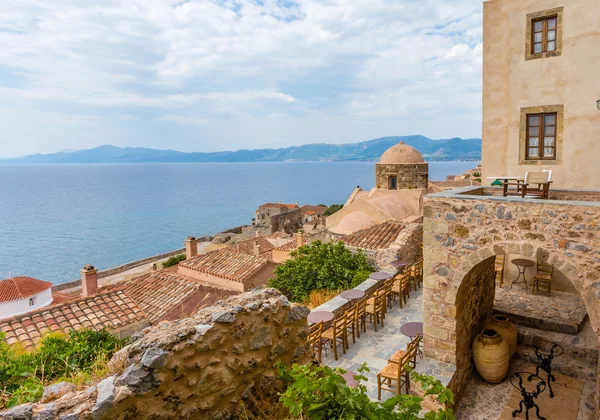 Vista tradizionale di case in pietra e monumenti — Foto Stock