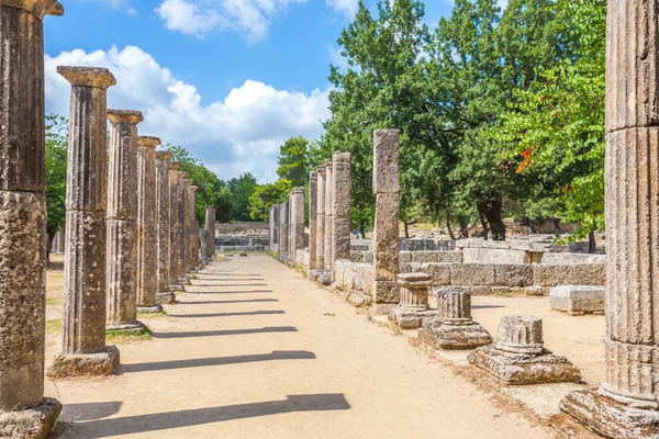 Ruiny v starověké Olympie, Peloponnes, Řecko — Stock fotografie