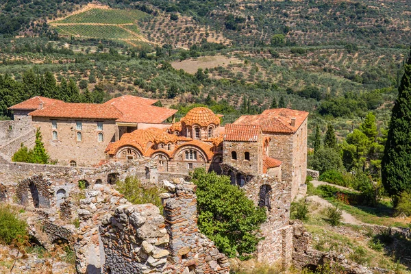 Chiesa bizantina nella città medievale di Mystras — Foto Stock