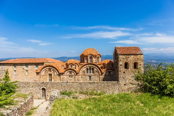 Βυζαντινή εκκλησία στη μεσαιωνική πόλη του Μυστρά — Φωτογραφία Αρχείου