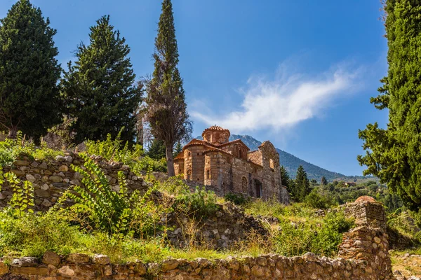 Iglesia bizantina en la ciudad medieval de Mystras —  Fotos de Stock