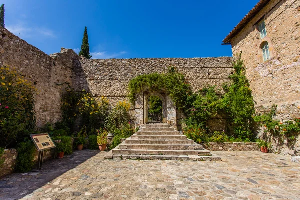 Byzantijnse kerk in de middeleeuwse stad van Mystras — Stockfoto