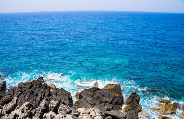 Klares Wasser mit Steinen Meereslandschaft Hintergrund — Stockfoto