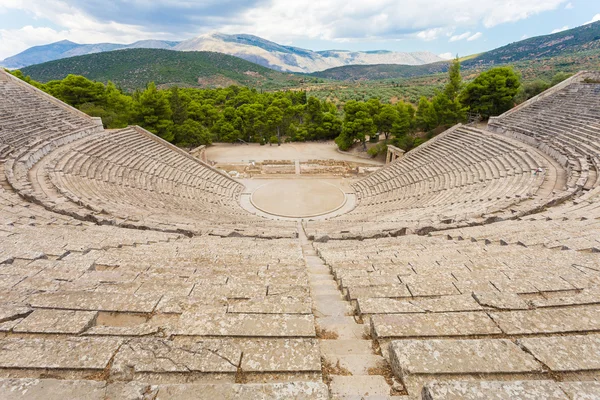 Teatro antiguo en Epidaurus, Argolis, Grecia — Foto de Stock