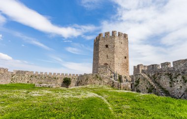 Platamon kale dramatik gökyüzü karşı