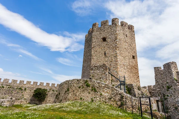 Fortaleza de plataforma contra el cielo dramático — Foto de Stock