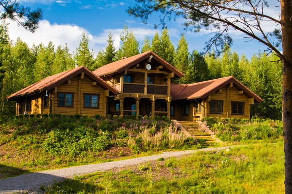 Huset på kullen, skog, Finland — Stockfoto