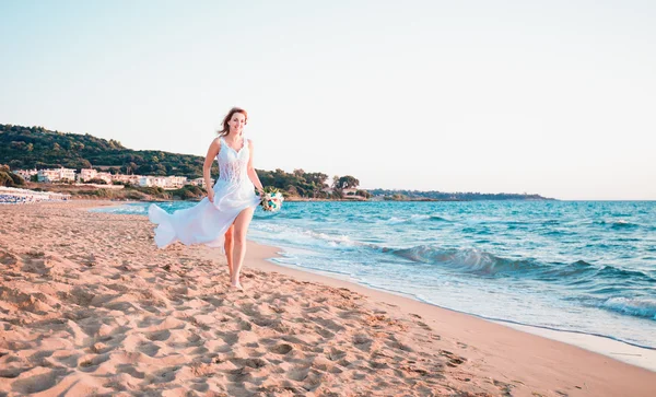 Bride walking on a beach — Stock Photo, Image