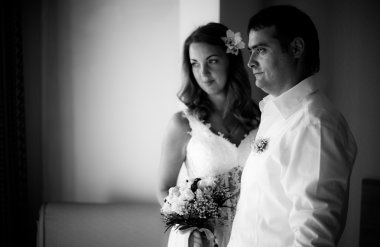 Gelin ve damat üzerinde siyah beyaz portre