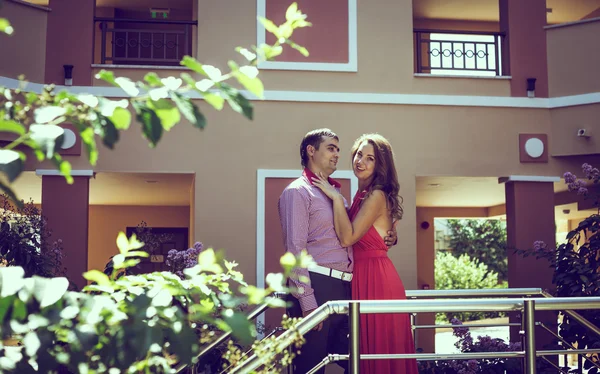 Posando casal apaixonado — Fotografia de Stock