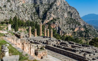 Antik Delphi Apollo Tapınağı kalıntıları