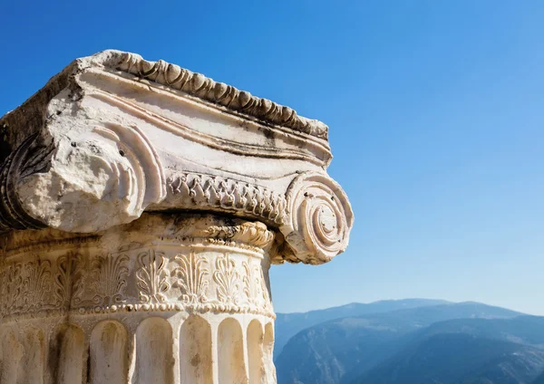 Capital of Ionian order column in Ancient Delphi — Stock Photo, Image