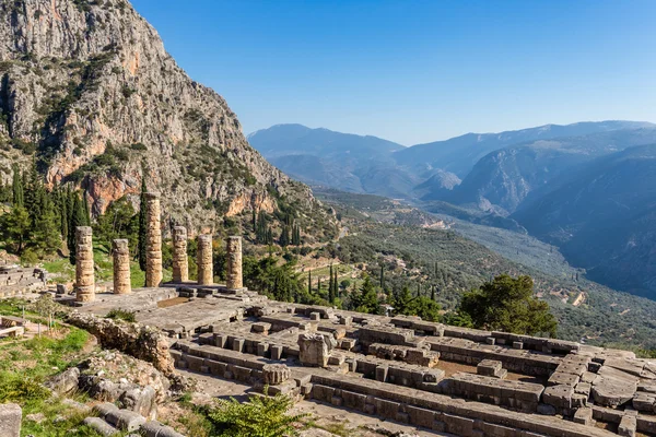 Руїн храму Аполлона в стародавньому Delphi — стокове фото