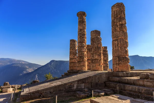 Ruiny świątyni Apollina w starożytnych Delf — Zdjęcie stockowe