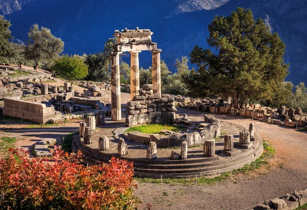 Ruínas Athina Pronaia templo em Delphi antigo — Fotografia de Stock