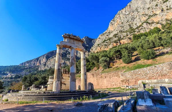 Руїни Athina Pronaia храм в стародавньому Delphi — стокове фото
