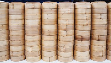 Bambu buğulanmış dim sum konteyner yığını