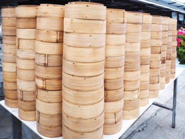 Bambu buğulanmış dim sum konteyner yığını 