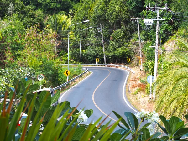 Asphalt gebogene Straßen — Stockfoto