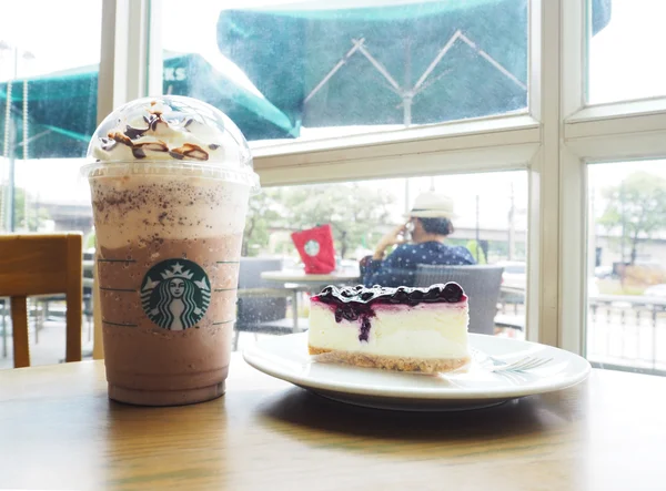 İçecekler çikolata Starbuck kahve Frappuccino harmanlanmıştır — Stok fotoğraf