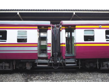 Tayland 'daki eski tren parkının kapıları..