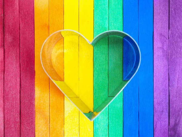 Hartvormig Frame Kleurrijke Houten Achtergrond Lgbt Dagconcept — Stockfoto