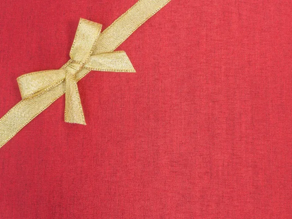 赤いシルクの黄金の弓 — ストック写真