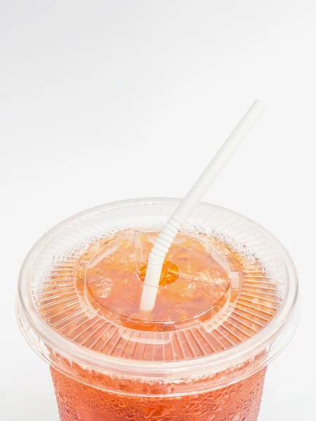 Thé glacé en plastique gobelet jetable isolé — Photo