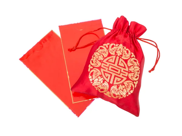Červená hedvábná peníze taška s lesklým červené obálky — Stock fotografie