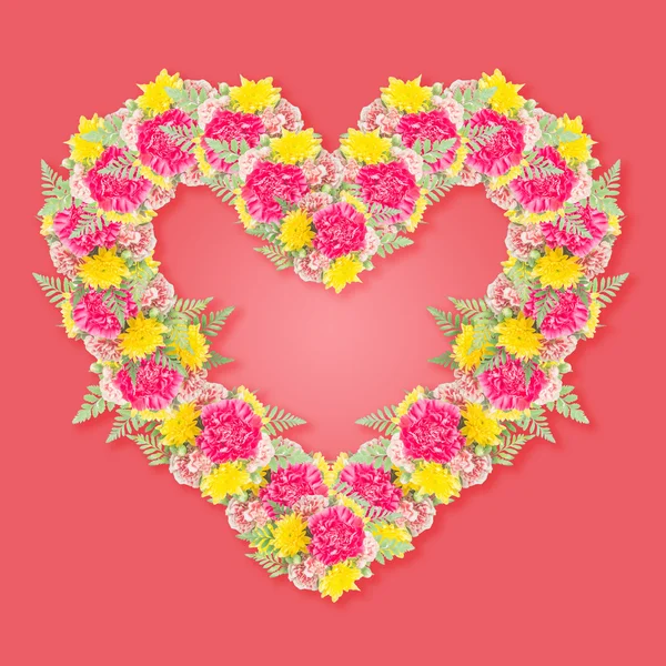 Goździk kwiat bukiet z kształt serca — Zdjęcie stockowe