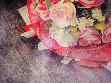 dokulu grunge üzerinde pembe gül buketi ,