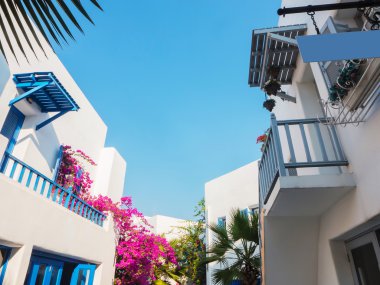 Modern beyaz renkli resim detay ile bina 